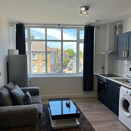 Modern Apartment In London Финчли Экстерьер фото